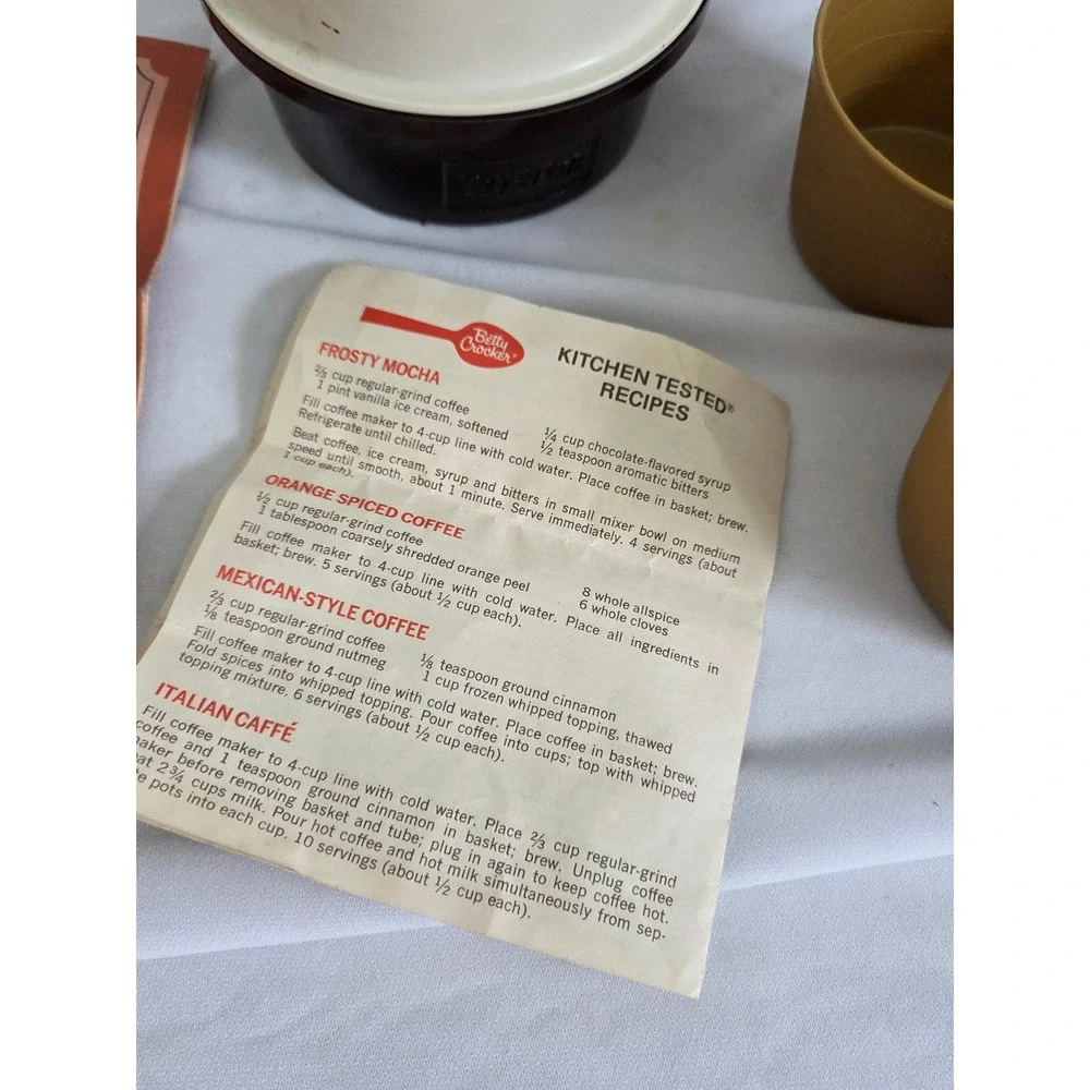 Vintage Regal Poly-Perk Electric Coffee Maker 2-4 Cup Daisy Floral Travel Kit